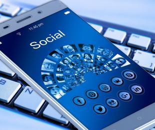 Imagen de Teléfono móvil, Smartphone y Teclado