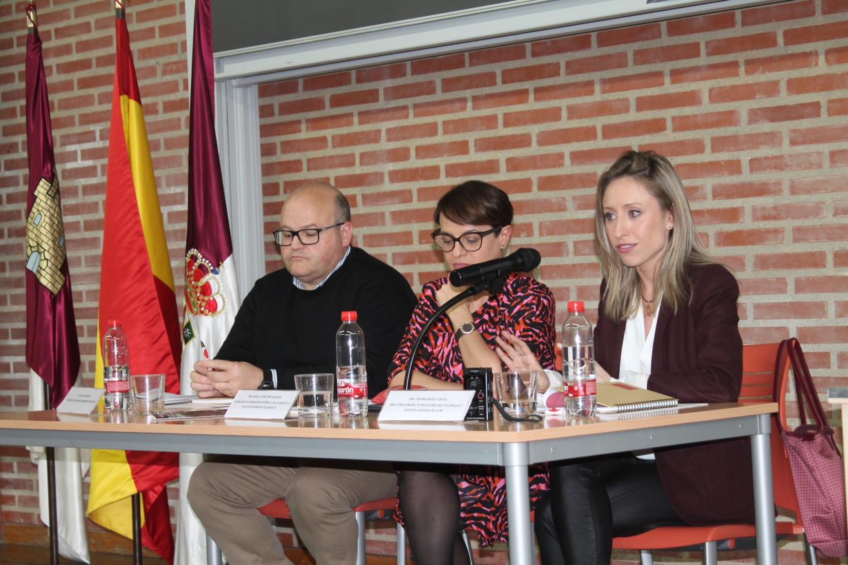 El Gobierno regional defiende la carrera profesional con carácter internacional y la especialización en la UE para aumentar la competitividad laboral