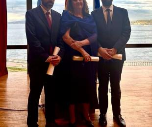 Copyright: Unión Europea 2024 (1) De izquierda a derecha,Íñigo Picabea, Sylvia Fernández de Bobadilla y Nacho Alarcón, los tres ganadores, durante la ceremonia de entrega de premios.
