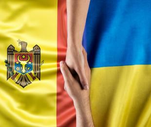 banderas de Moldavia y Ucrania