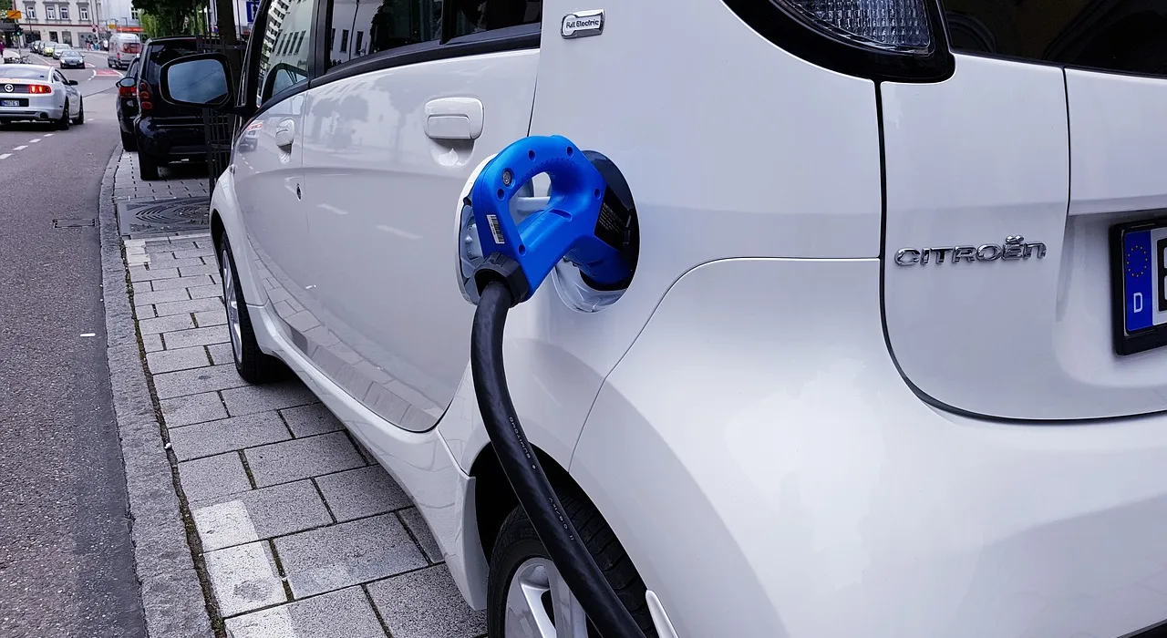 Imagen de Coche eléctrico, Estación de carga y Cable eléctrico