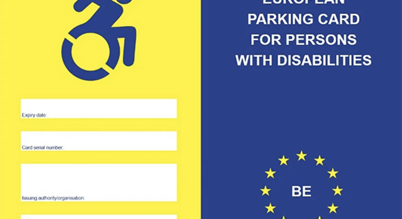 imagen de la tarjeta europea de estacionamiento para personas con discapacidad
