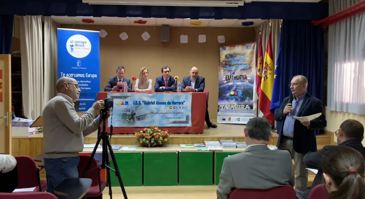 El Gobierno regional acerca ‘El arte de crear Europa’ a los alumnos del IES ‘Gabriel Alonso de Herrera’ de Talavera de la Reina