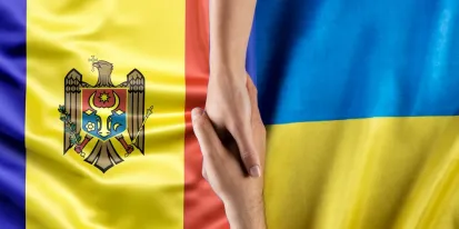 banderas de Moldavia y Ucrania